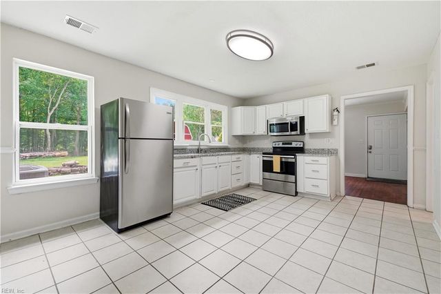 1824 Finsbury LN, Virginia Beach, VA 23454