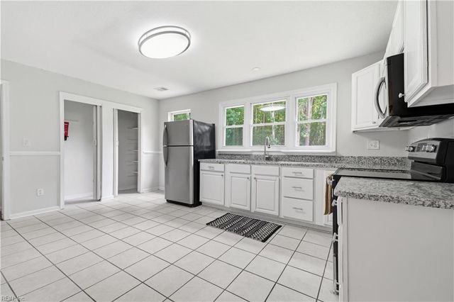 1824 Finsbury LN, Virginia Beach, VA 23454