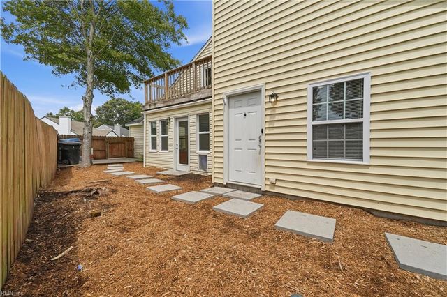 1824 Finsbury LN, Virginia Beach, VA 23454