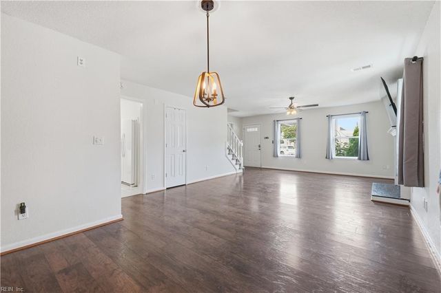 1824 Finsbury LN, Virginia Beach, VA 23454