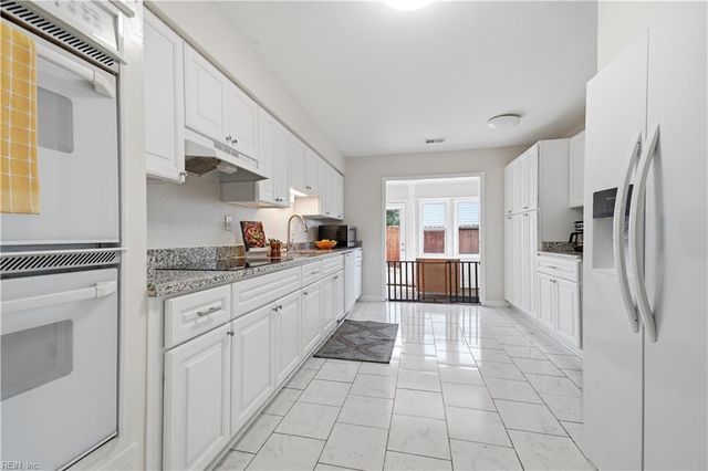 1824 Finsbury LN, Virginia Beach, VA 23454