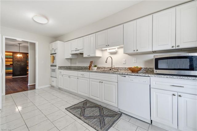 1824 Finsbury LN, Virginia Beach, VA 23454