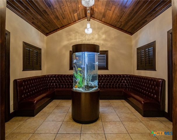 2505 Houston Highway, Victoria, TX 77901