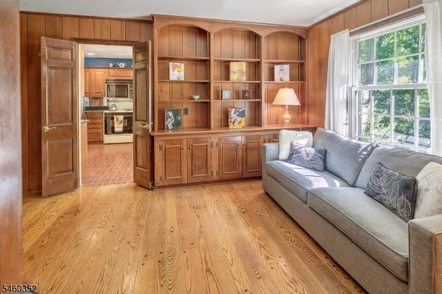 527 Ridge Rd, Watchung Boro, NJ 07069