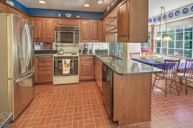 527 Ridge Rd, Watchung Boro, NJ 07069