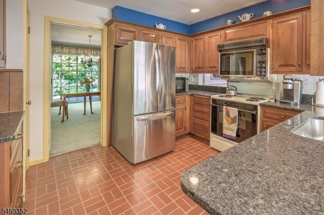 527 Ridge Rd, Watchung Boro, NJ 07069