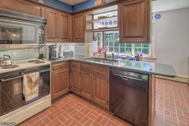 527 Ridge Rd, Watchung Boro, NJ 07069