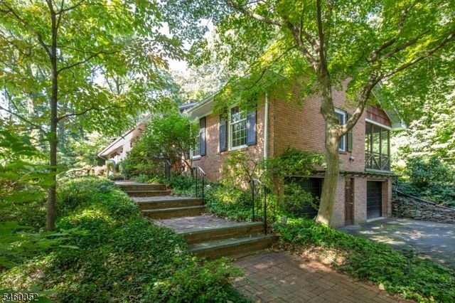 527 Ridge Rd, Watchung Boro, NJ 07069