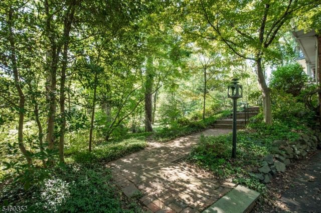 527 Ridge Rd, Watchung Boro, NJ 07069