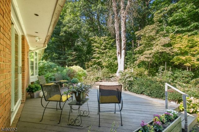 527 Ridge Rd, Watchung Boro, NJ 07069