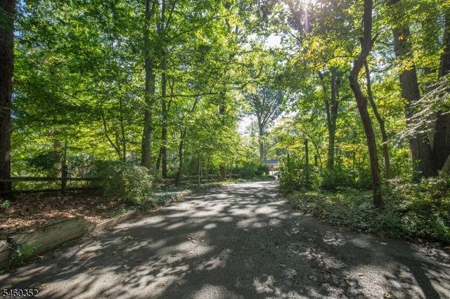 527 Ridge Rd, Watchung Boro, NJ 07069