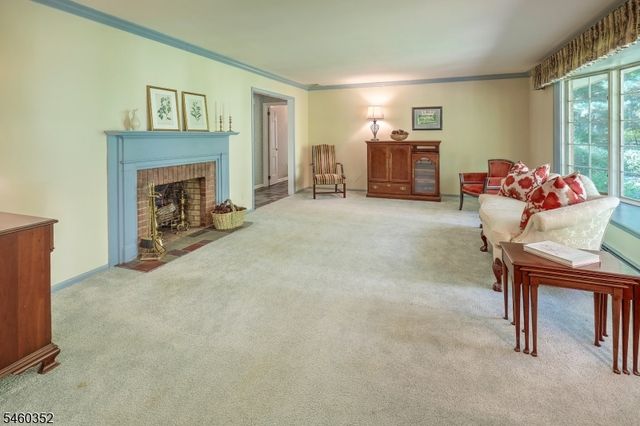 527 Ridge Rd, Watchung Boro, NJ 07069