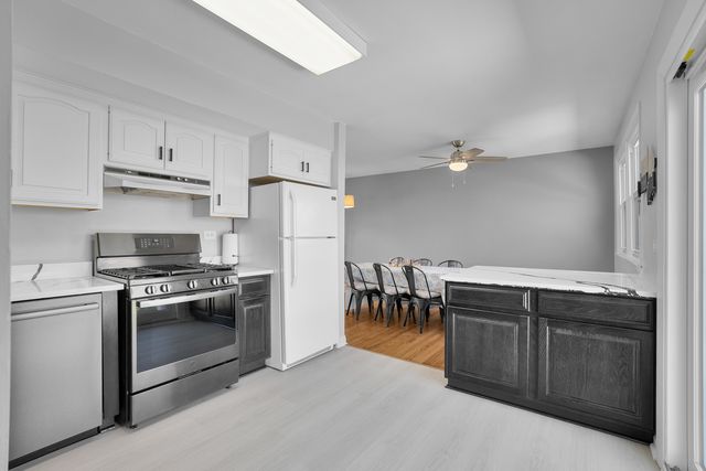 802 Timber Lane, Darien, IL 60561