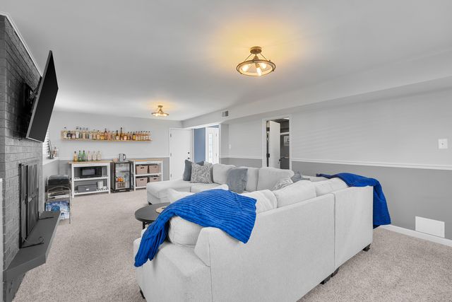 802 Timber Lane, Darien, IL 60561