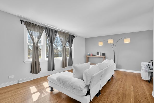 802 Timber Lane, Darien, IL 60561