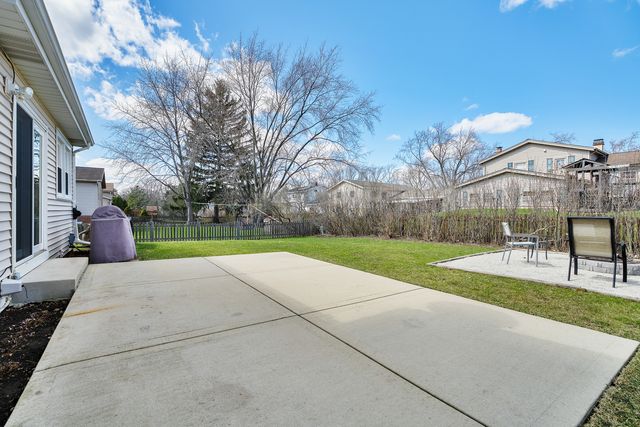 802 Timber Lane, Darien, IL 60561