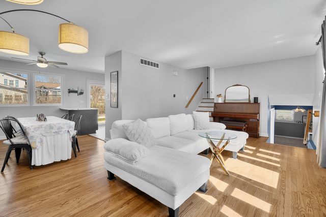 802 Timber Lane, Darien, IL 60561