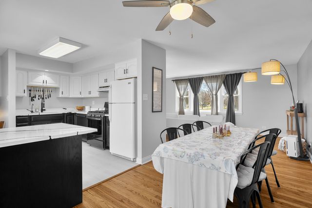 802 Timber Lane, Darien, IL 60561