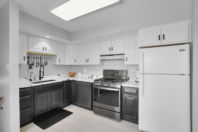 802 Timber Lane, Darien, IL 60561