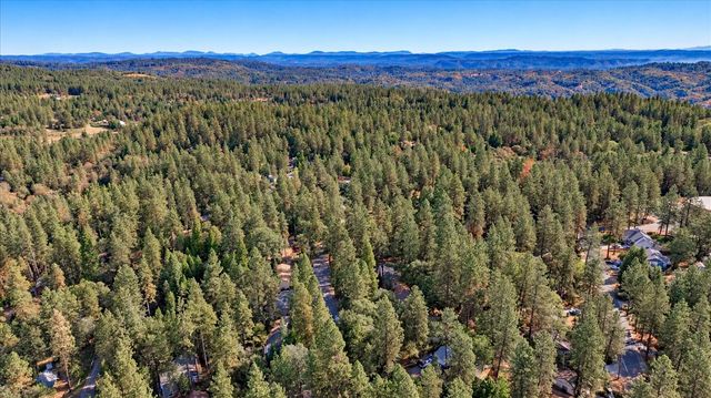 11849 Oracle Dr, Grass Valley, CA 95949
