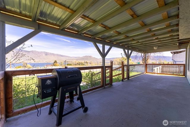 6 Salam Lane, Oroville, WA 98844