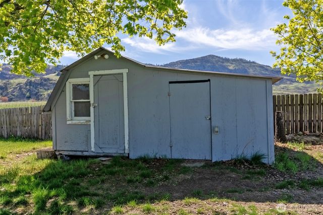 6 Salam Lane, Oroville, WA 98844