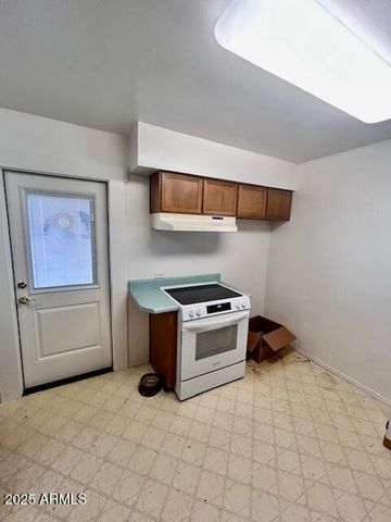 11102 W SOUTHERN Avenue, Tolleson, AZ 85353