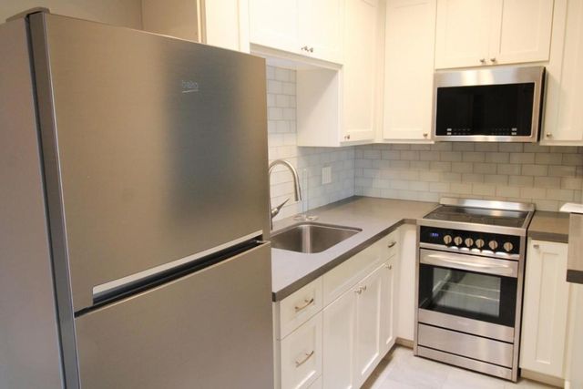 500 W Middlefield Road 122, Mountain View, CA 94043