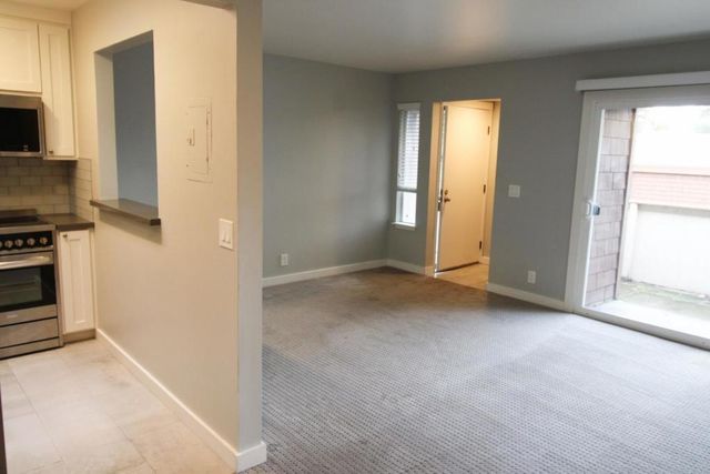 500 W Middlefield Road 122, Mountain View, CA 94043