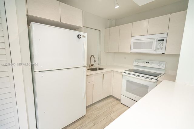 810 Salzedo St 15, Coral Gables, FL 33134