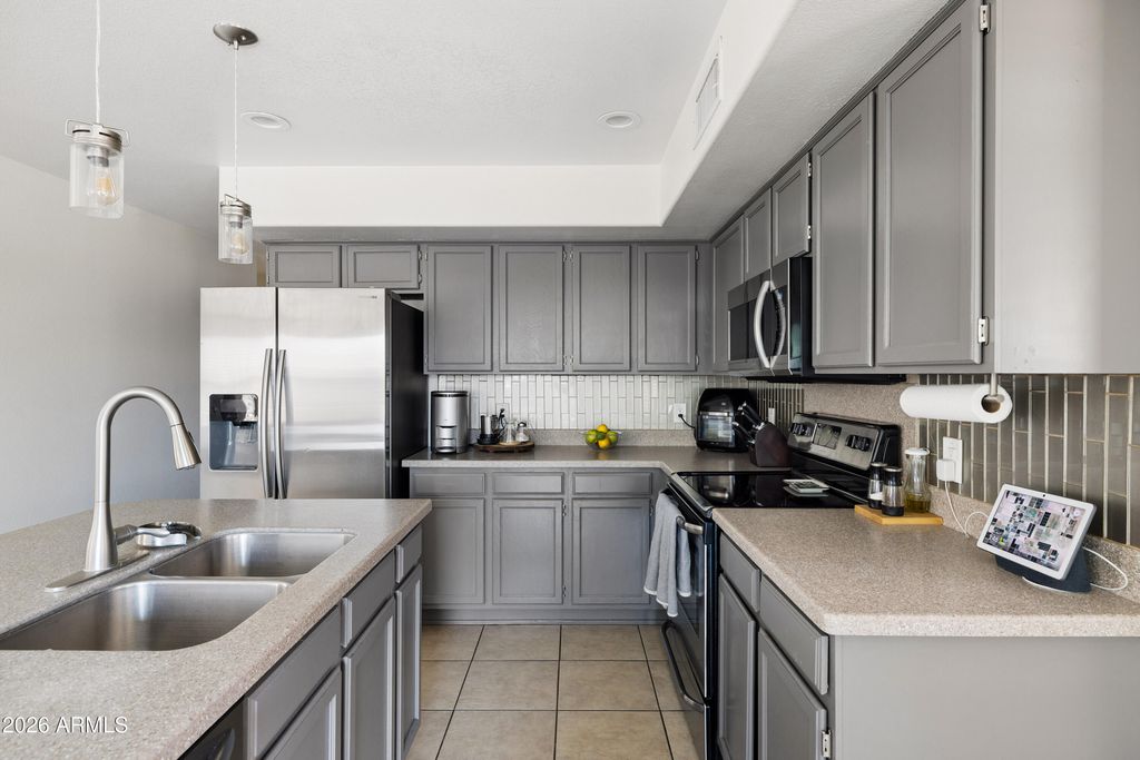 Image 4 of property listing at 8925 W TIERRA BUENA Lane, Peoria, AZ 85382