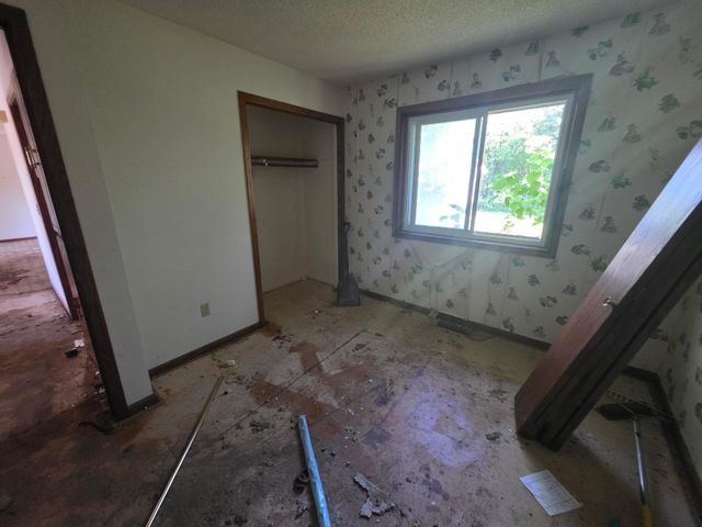 6908 64th Avenue N, Brooklyn Park, MN 55428