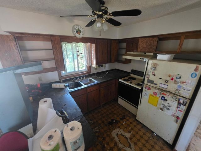 6908 64th Avenue N, Brooklyn Park, MN 55428