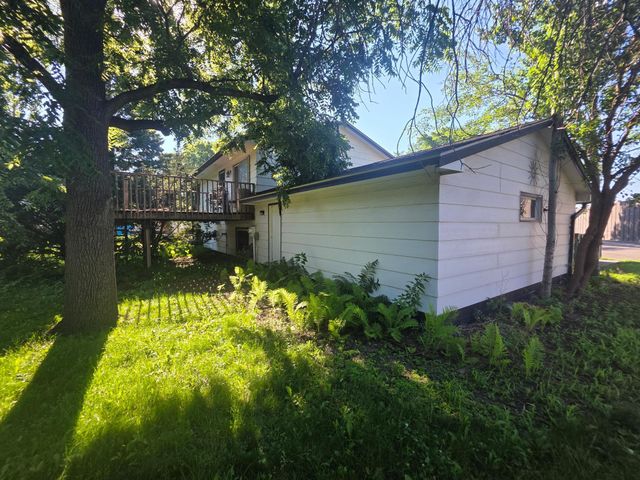 6908 64th Avenue N, Brooklyn Park, MN 55428