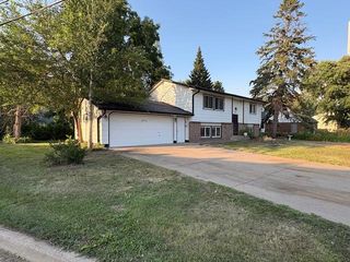 6908 64th Avenue N, Brooklyn Park, MN 55428
