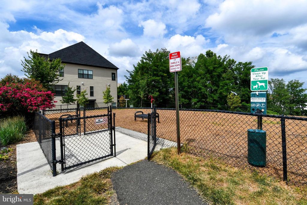 6301 EDSALL RD #115, Alexandria, VA 22312