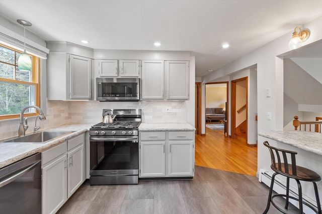 128 Beech St, Tewksbury, MA 01876