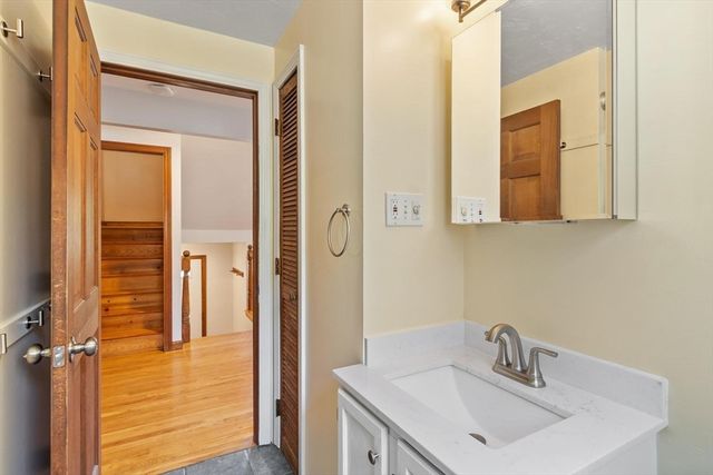 128 Beech St, Tewksbury, MA 01876