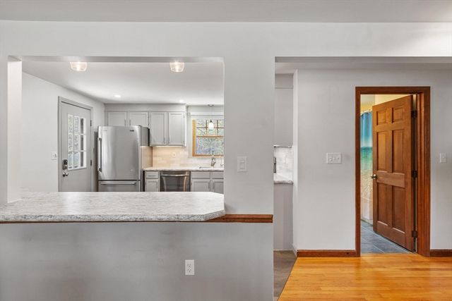 128 Beech St, Tewksbury, MA 01876