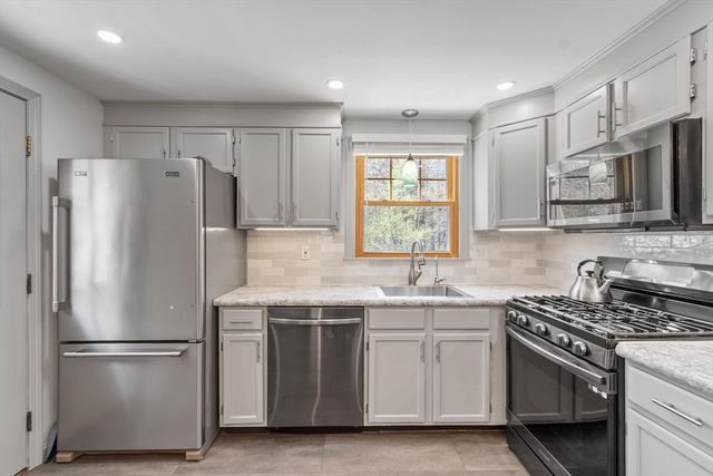 128 Beech St, Tewksbury, MA 01876