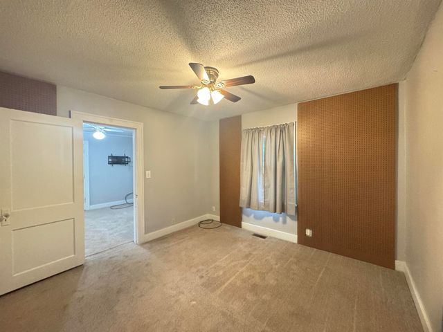 202 Park St, Winfield, KS 67156