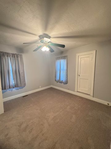 202 Park St, Winfield, KS 67156