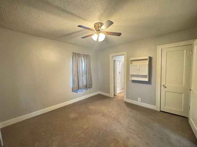 202 Park St, Winfield, KS 67156