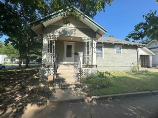 202 Park St, Winfield, KS 67156