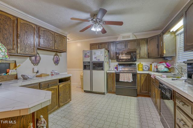 720 Redwood Drive, Mount Carmel, TN 37645