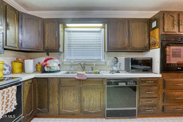 720 Redwood Drive, Mount Carmel, TN 37645