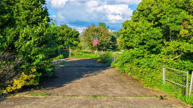 720 Redwood Drive, Mount Carmel, TN 37645