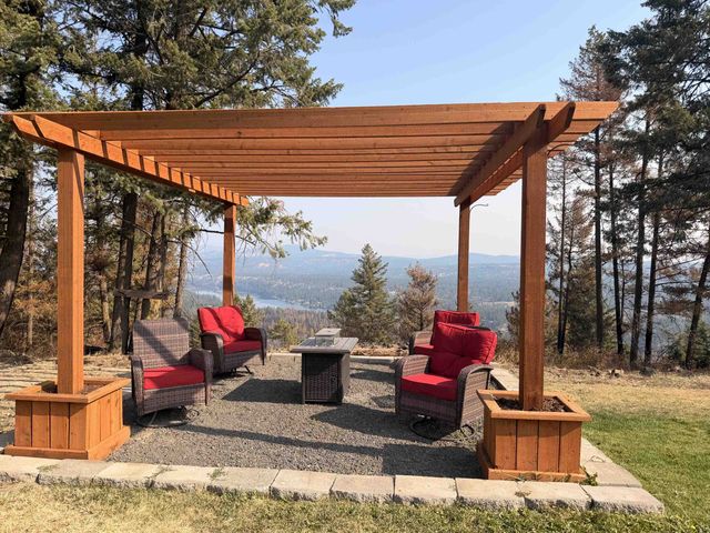 13616 W Pine Bluff Rd, Nine Mile Falls, WA 99026