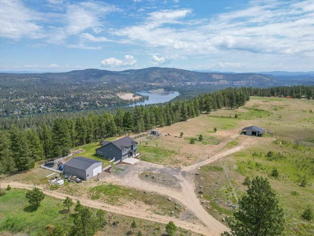 13616 W Pine Bluff Rd, Nine Mile Falls, WA 99026