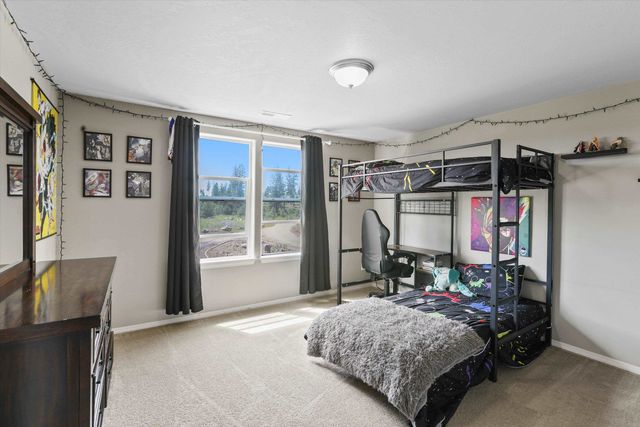 13616 W Pine Bluff Rd, Nine Mile Falls, WA 99026